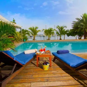 https://le-phare-bleu-boutique-hotel.comcaribbean.com